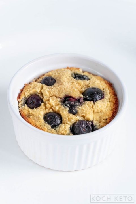 Easy Low Carb Blueberry Mug Cake | Koch Keto